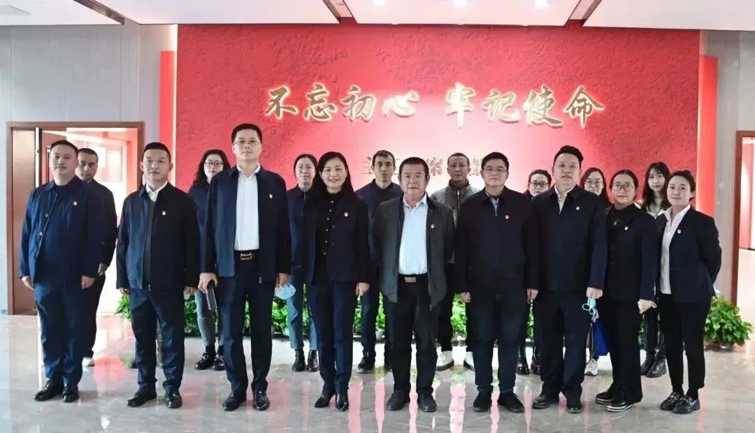觀(guān)展銘初心，干事有作為——綿陽(yáng)公交集團基層黨組織聯(lián)合開(kāi)展主題黨日活動(dòng)(圖1)